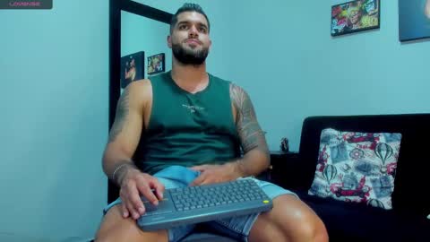 Snapshot of samir_hazard chatting on March 6, 2:19 am samir_hazard online show from March 6, 2:19 am