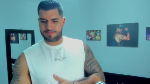 Snapshot of samir_hazard chatting on February 25, 1:20 am samir_hazard online show from February 25, 1:20 am