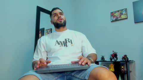 Snapshot of samir_hazard chatting on January 8, 2:25 am samir_hazard online show from January 8, 2:25 am