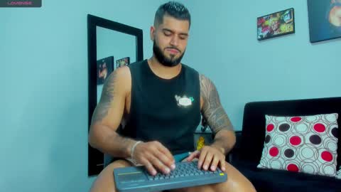 Snapshot of samir_hazard chatting on March 4, 1:55 am samir_hazard online show from March 4, 1:55 am