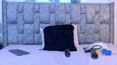 samirths_boy_ online show from February 1, 7:11 pm