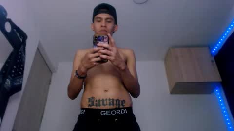 Snapshot of samuel_suarez chatting on March 3, 6:24 pm online show from March 3, 6:24 pm