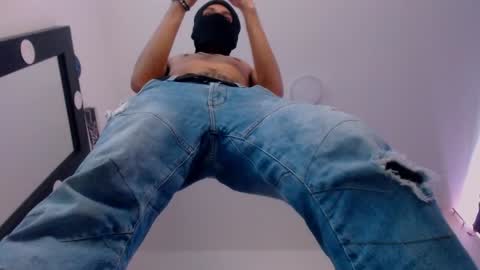 Snapshot of samuel_suarez chatting on December 16, 7:32 pm online show from December 16, 7:32 pm