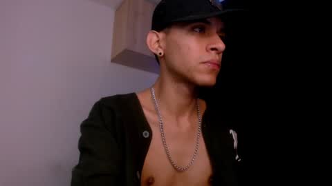 Snapshot of samuel_suarez chatting on December 31, 2:51 am online show from December 31, 2:51 am