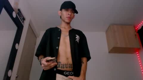 Snapshot of samuel_suarez chatting on December 10, 7:58 am online show from December 10, 7:58 am