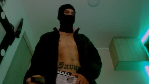 Snapshot of samuel_suarez chatting on January 9, 2:01 am online show from January 9, 2:01 am