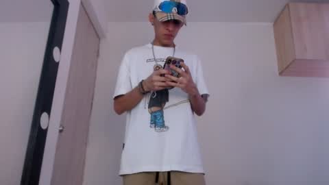Snapshot of samuel_suarez chatting on December 7, 9:06 pm online show from December 7, 9:06 pm