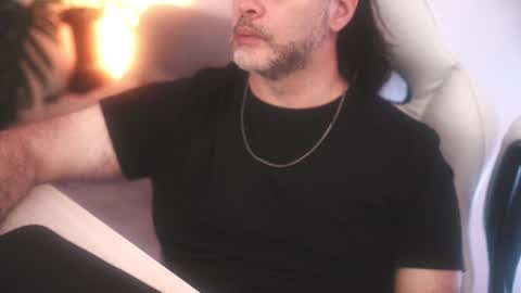 Snapshot of sanders_white chatting on March 3, 5:09 pm Sanders online show from March 3, 5:09 pm