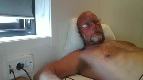 Snapshot of sandnesrune523 chatting on September 15, 10:06 am sandnesrune523 online show from September 15, 10:06 am
