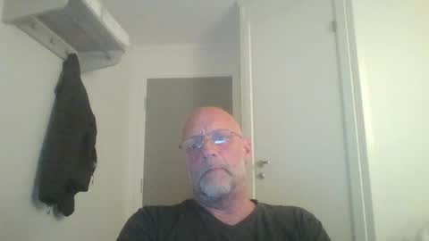 sandnesrune523 online show from June 16, 5:50 pm