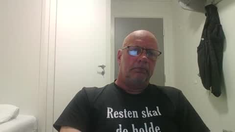 sandnesrune523 online show from April 14, 5:05 pm