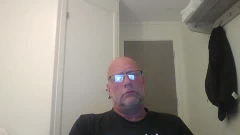 sandnesrune523 online show from April 15, 5:49 pm