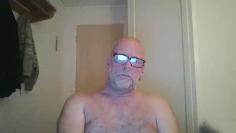 sandnesrune523 online show from February 11, 6:06 am