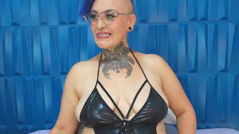 Sandy Rose online show from February 8, 7:05 pm