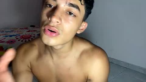 Snapshot of santi36rt chatting on September 12, 9:28 pm santi36rt online show from September 12, 9:28 pm