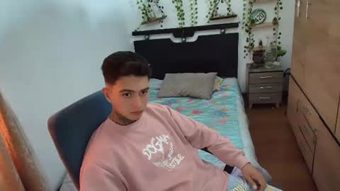 santi_ss online show from August 9, 2:22 pm