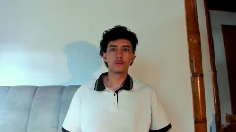 santi_twink19 online show from June 2, 1:02 pm