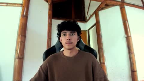 santi_twink19 online show from April 17, 7:27 pm