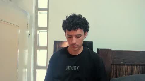 santi_twink19 online show from October 9, 7:19 pm