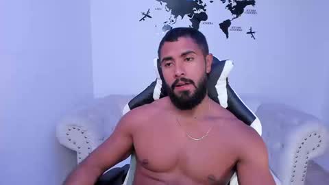 santiago_huntt online show from September 22, 8:46 pm