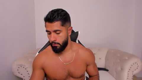 santiago_huntt online show from January 7, 12:32 pm