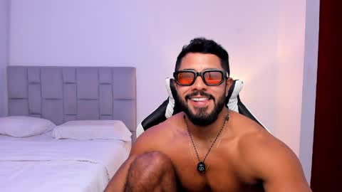 santiago_huntt online show from April 8, 10:13 pm