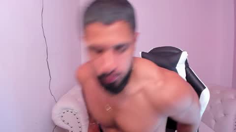 santiago_huntt online show from March 7, 8:11 pm