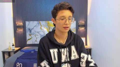 santiago_russo18 online show from February 1, 8:17 pm