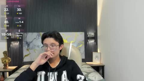 santiago_russo18 online show from November 19, 3:06 am