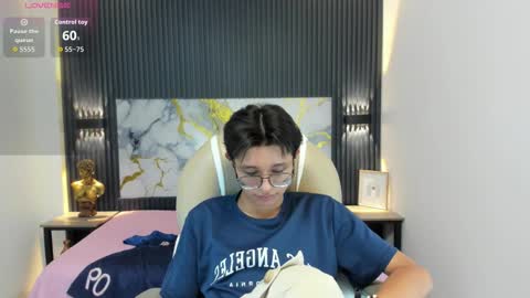 santiago_russo18 online show from November 13, 3:53 am