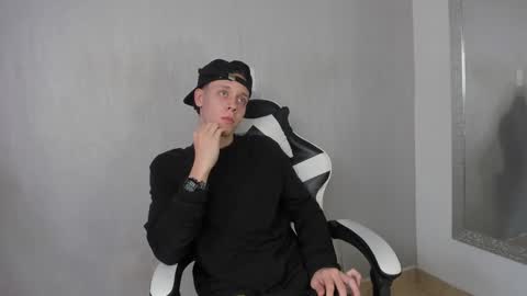 Julius Novachrono  online show from October 12, 8:00 pm