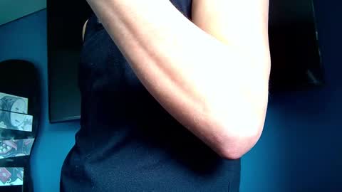 Santii online show from February 2, 5:15 pm