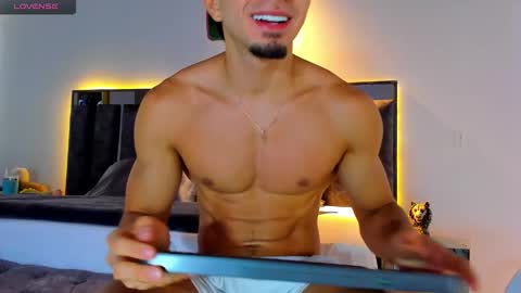 Snapshot of santin_seans chatting on March 4, 5:03 pm Santiago Seans online show from March 4, 5:03 pm