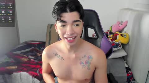 Snapshot of santy7u7 chatting on February 12, 1:37 pm Mr. Santiago online show from February 12, 1:37 pm