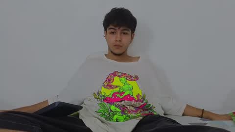 Snapshot of santybig18 chatting on February 7, 1:47 am santybig18 online show from February 7, 1:47 am