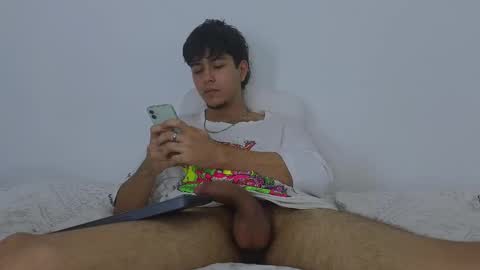 Snapshot of santybig18 chatting on February 18, 2:05 am santybig18 online show from February 18, 2:05 am