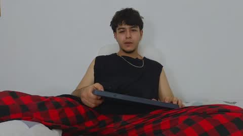 Snapshot of santybig18 chatting on February 6, 10:14 am santybig18 online show from February 6, 10:14 am