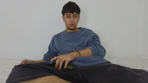 Snapshot of santybig18 chatting on January 16, 12:01 am santybig18 online show from January 16, 12:01 am