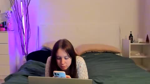 santythousand online show from February 6, 8:33 pm