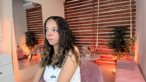 Snapshot of sapphire_venus chatting on February 18, 10:47 pm Valerin online show from February 18, 10:47 pm