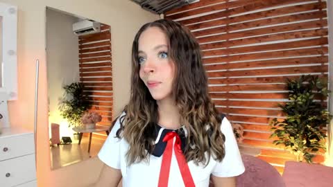 Snapshot of sapphire_venus chatting on February 8, 10:19 pm Valerin online show from February 8, 10:19 pm