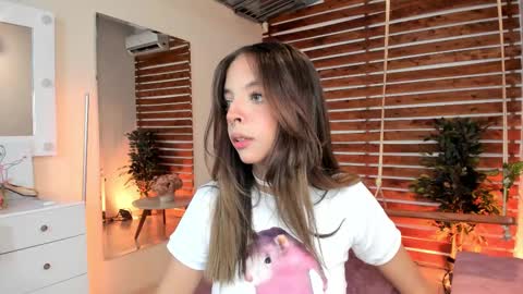 Snapshot of sapphire_venus chatting on February 17, 10:38 pm Valerin online show from February 17, 10:38 pm