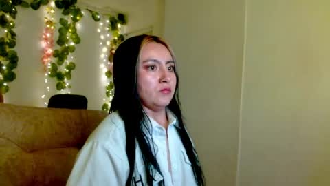 sara912679 online show from May 21, 1:39 pm