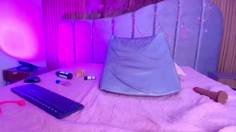 Sara online show from February 12, 1:04 pm