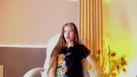 sara__jones_ online show from February 7, 11:55 pm