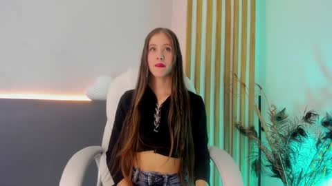 sara__jones_ online show from February 8, 7:59 pm