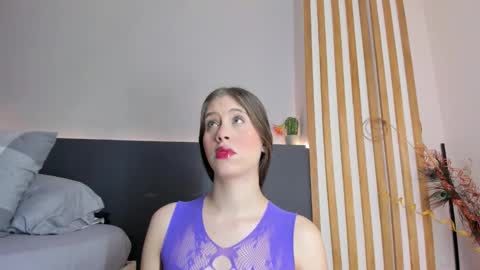 sara__jones_ online show from September 13, 11:12 am