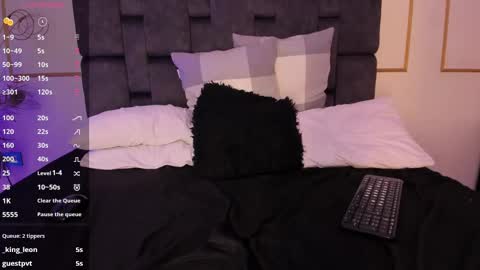 sara__jones_ online show from March 12, 11:33 pm