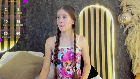 sara__jones_ online show from February 1, 7:13 pm