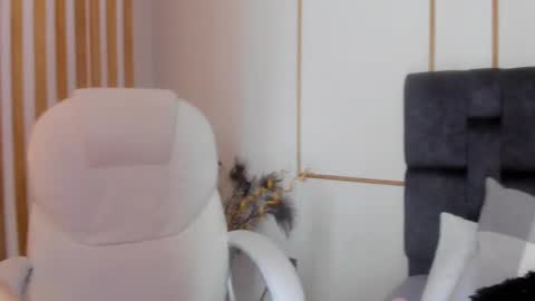 sara__jones_ online show from February 13, 2:01 am